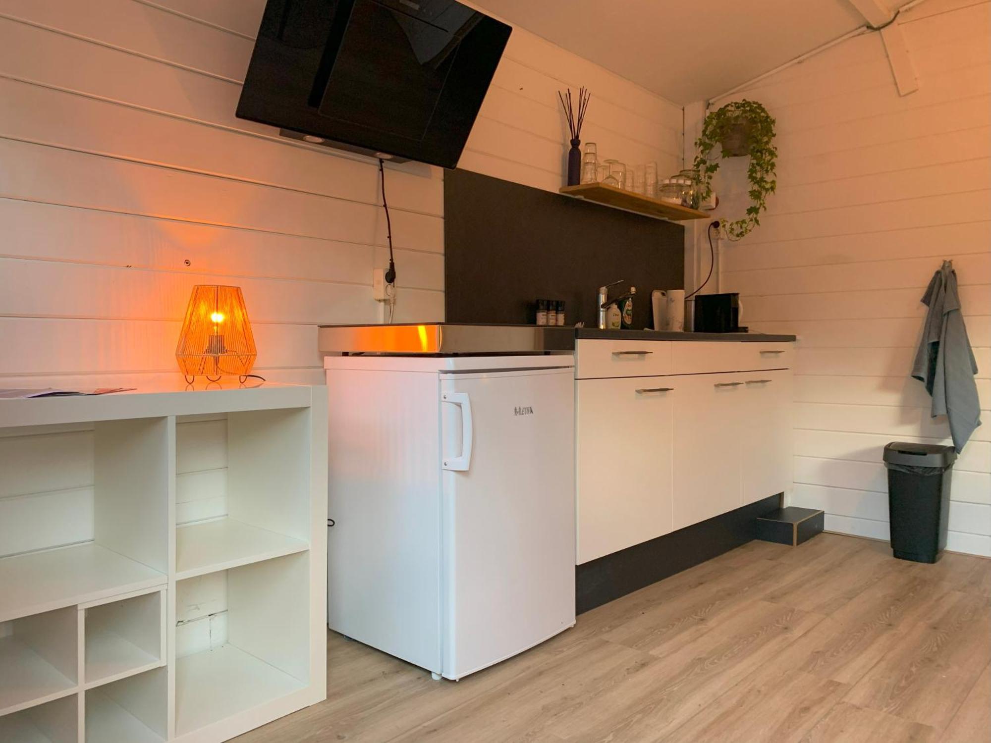 Tiny House Tussen De Grachten Sneek Buitenkant foto