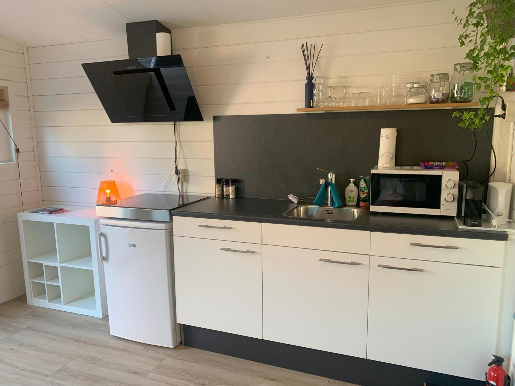 Tiny House Tussen De Grachten Sneek Buitenkant foto
